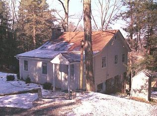 31 Lakeview Rd, Brookfield, CT 06804