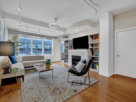 4th image of 909 W Washington Blvd APT 912