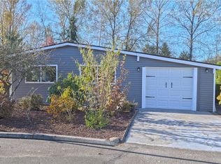 1128 Lake View Cir, Bothell, WA 98021