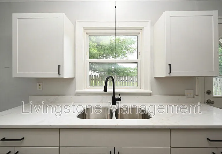 872 W Albert Gallatin Ave — Photo 31