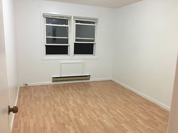 3rd image of 20930 23rd Ave
