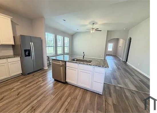 4 bed, 1750 sqft, $2,350 — Photo 4