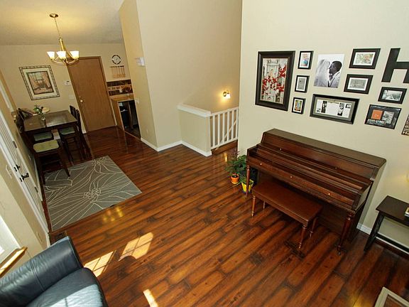 005_Living and Dining Area.jpg