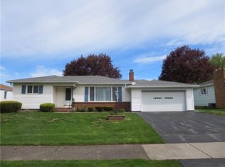 180 Candlewood Rd, Rochester, NY 14609