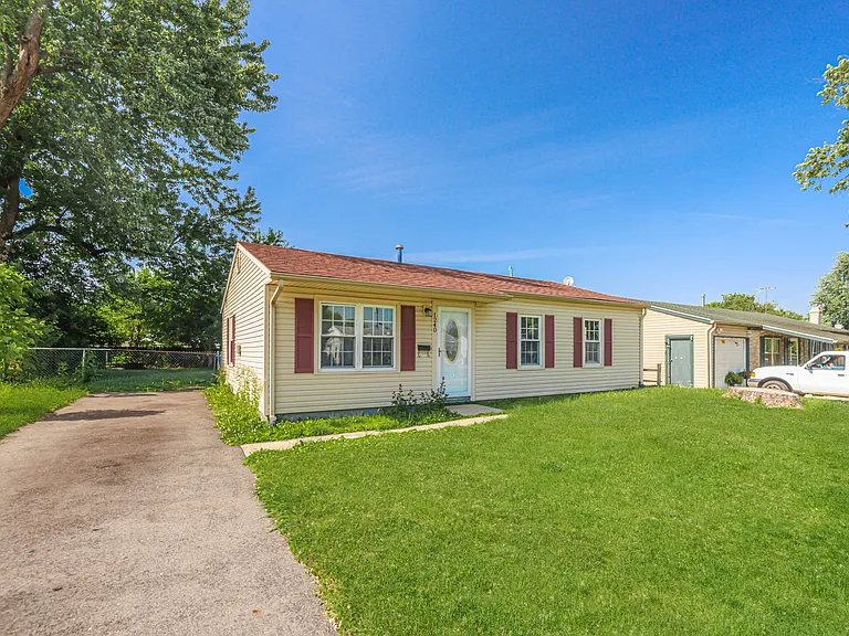 1240 Berwald Dr — Photo 2