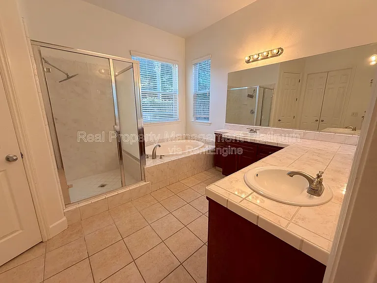 5801 W Chennault Ave — Photo 5