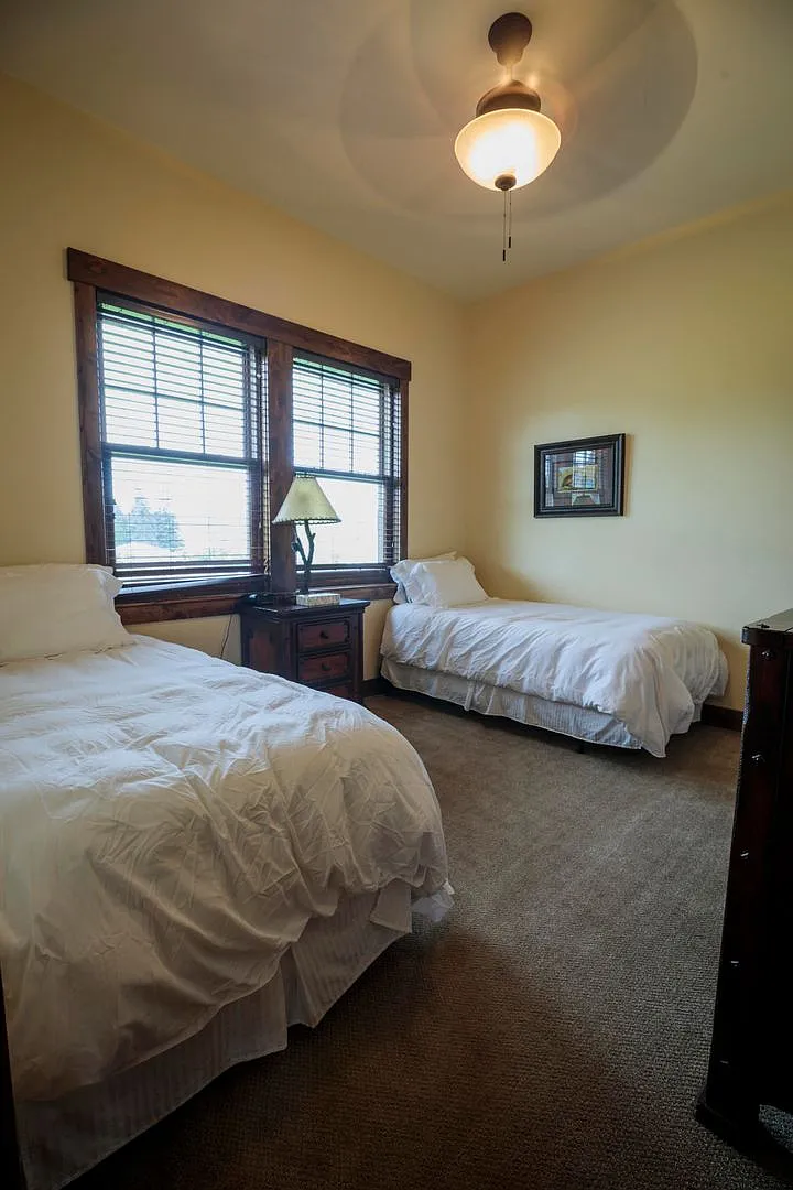 Watermark Condo - Fully Furnished Oct 1st, 2026 - May 31st, 2027 — Photo 1