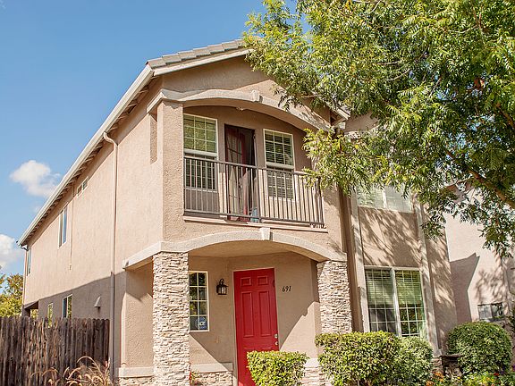 3rd image of 691 Queensland Cir