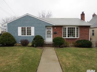 209 Doris Ave, Franklin Square, NY 11010