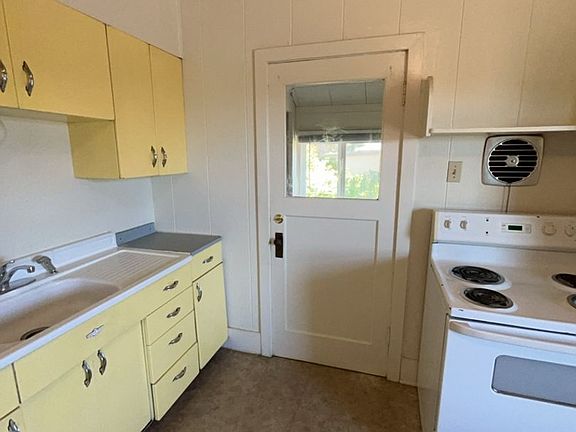 3rd image of 1706 Lakeway Dr