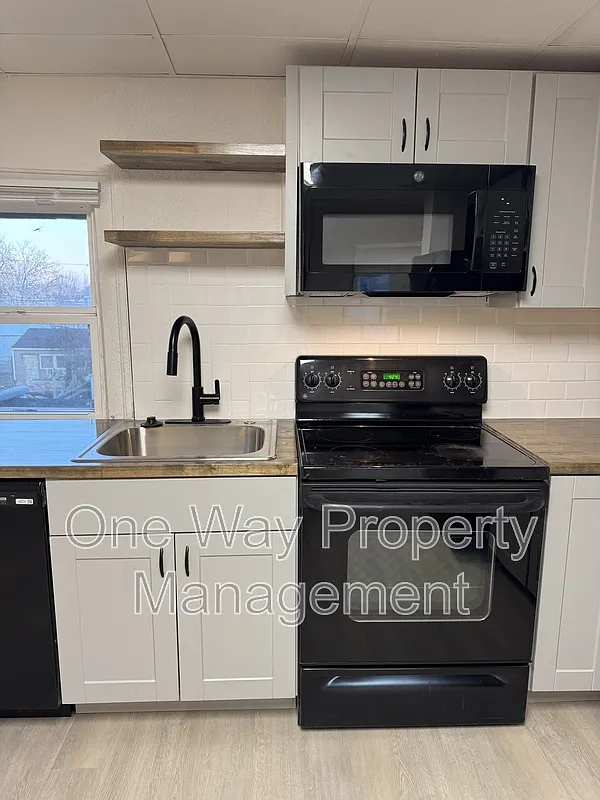 2 bed, 1.0 bath, 500 sqft, $1,050 — Photo 2