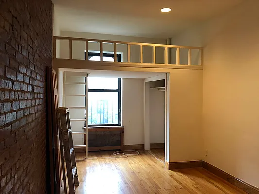 Rented by Bond New York | media 23