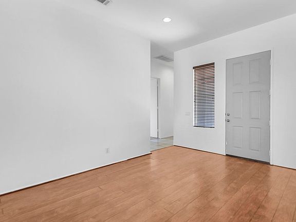 4th image of 74616 Waterlily Cir