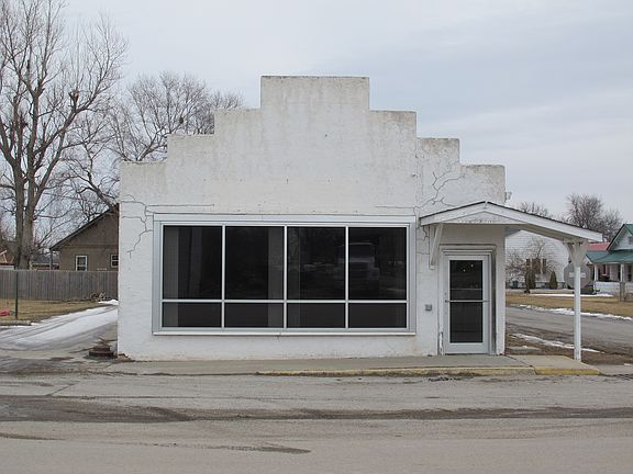 2nd image of 305 Broadway Ave