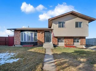 64 SW Castledale Cres NE, Calgary, AB T3J 1X4