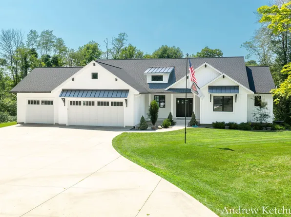 4664 6th St, Caledonia, MI 49316