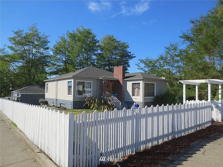9205 Wallingford Ave N — Photo 1