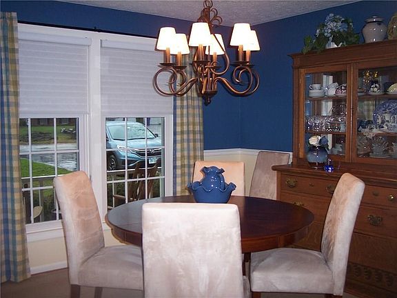 4th image of 8 Highview Cir