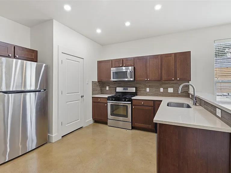4124 Valley View Rd #4B — Photo 2