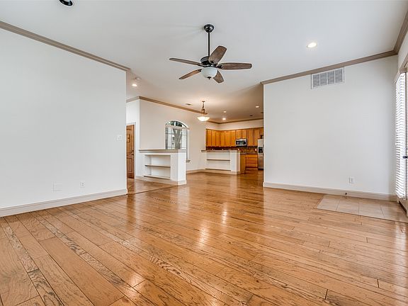 4th image of 3038 Carmel St