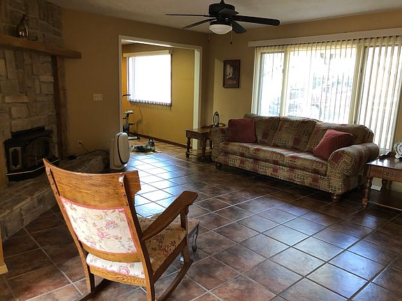 5th image of 2 Camelford Ln