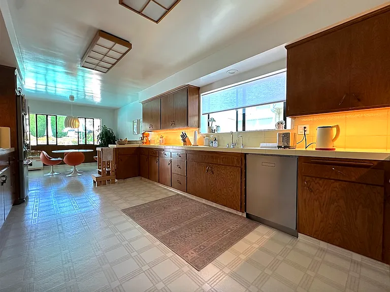 large kitchen with plenty of space