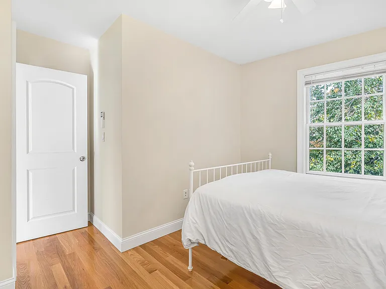10 Bradbury St #10 — Photo 23