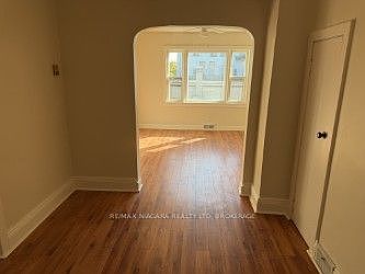 3rd image of 12A Jarvis St