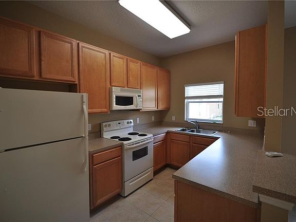 3rd image of 2151 Retreat View Cir