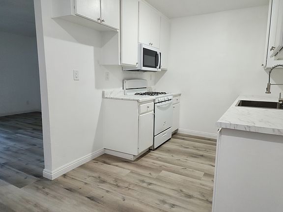3rd image of 16518 Avalon Ave APT 9