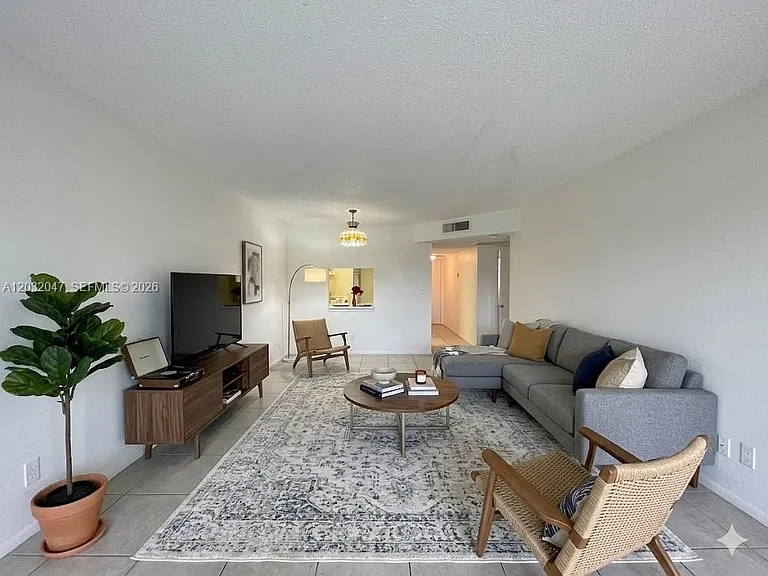8000 S Colony Cir #305 — Photo 2