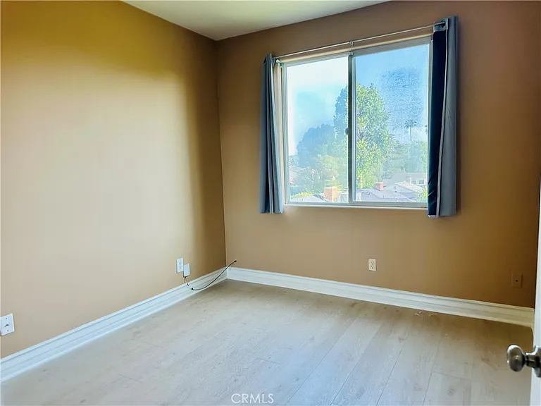 5555 Carpenter Ave #4 — Photo 20