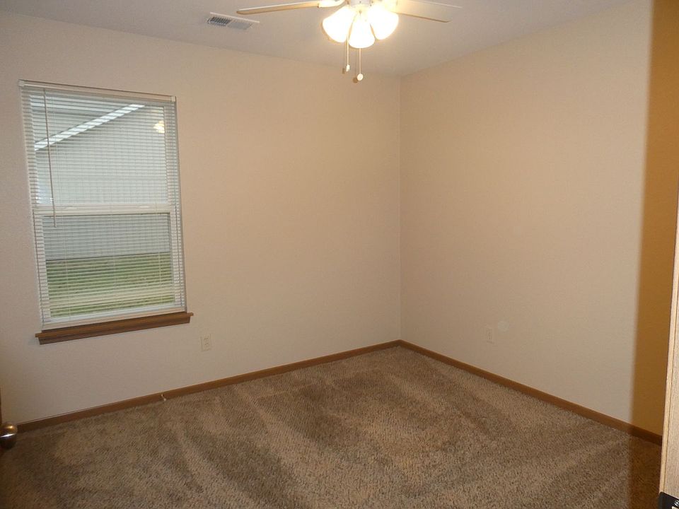 1st image of 1032 NW Willow Dr