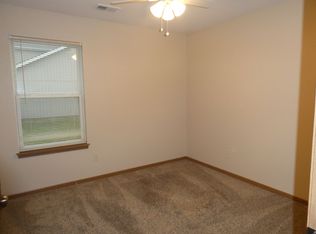 1032 NW Willow Dr, Grain Valley, MO 64029