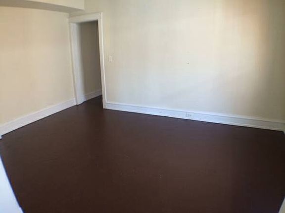 3rd image of 1011 Porter St