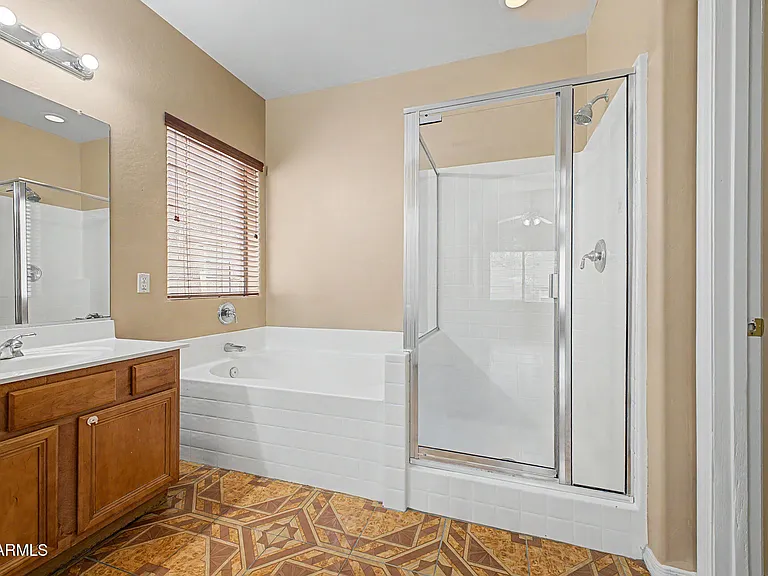 5329 W La Salle St — Photo 24
