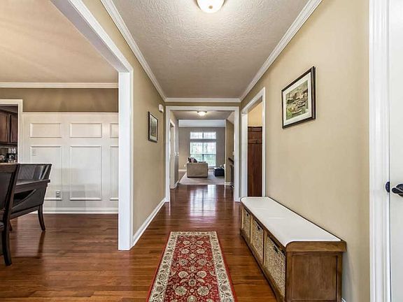 3rd image of 5657 Hathaway Ct