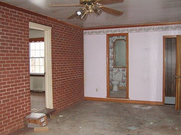 4th image of 1561 Stoney Mountain Rd