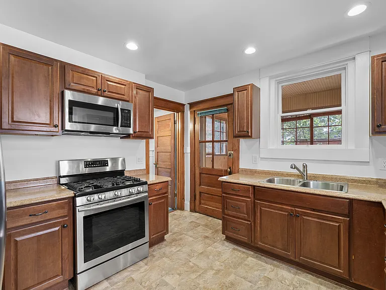 127 S Pearl St — Photo 20