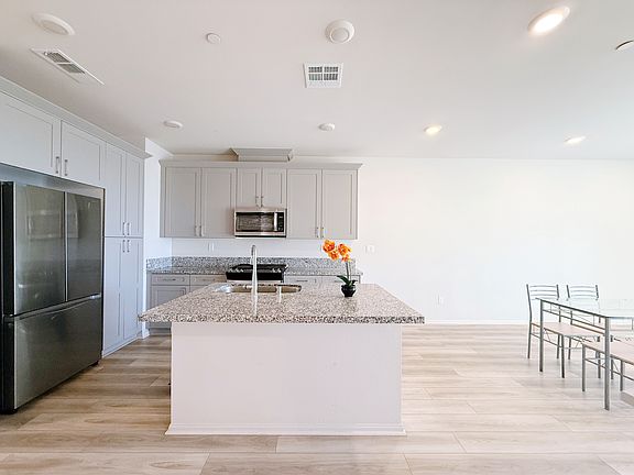 3rd image of 346 Lockhart Way