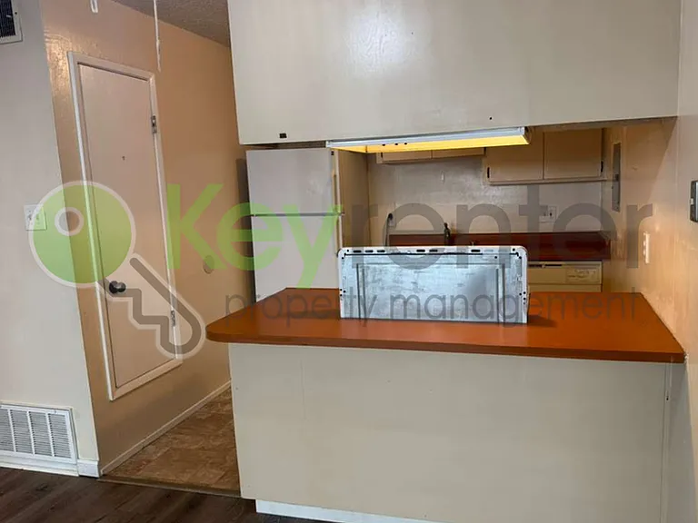 2515 H St #5 — Photo 12