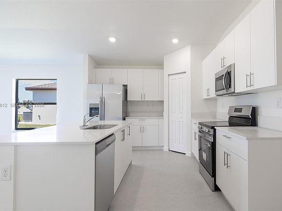 5th image of 17564 SW 285th St