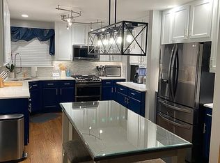 992 Legrande Ave, Aurora, IL 60506