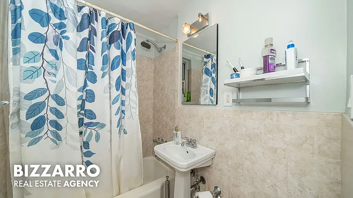 Bathroom, photo 1
