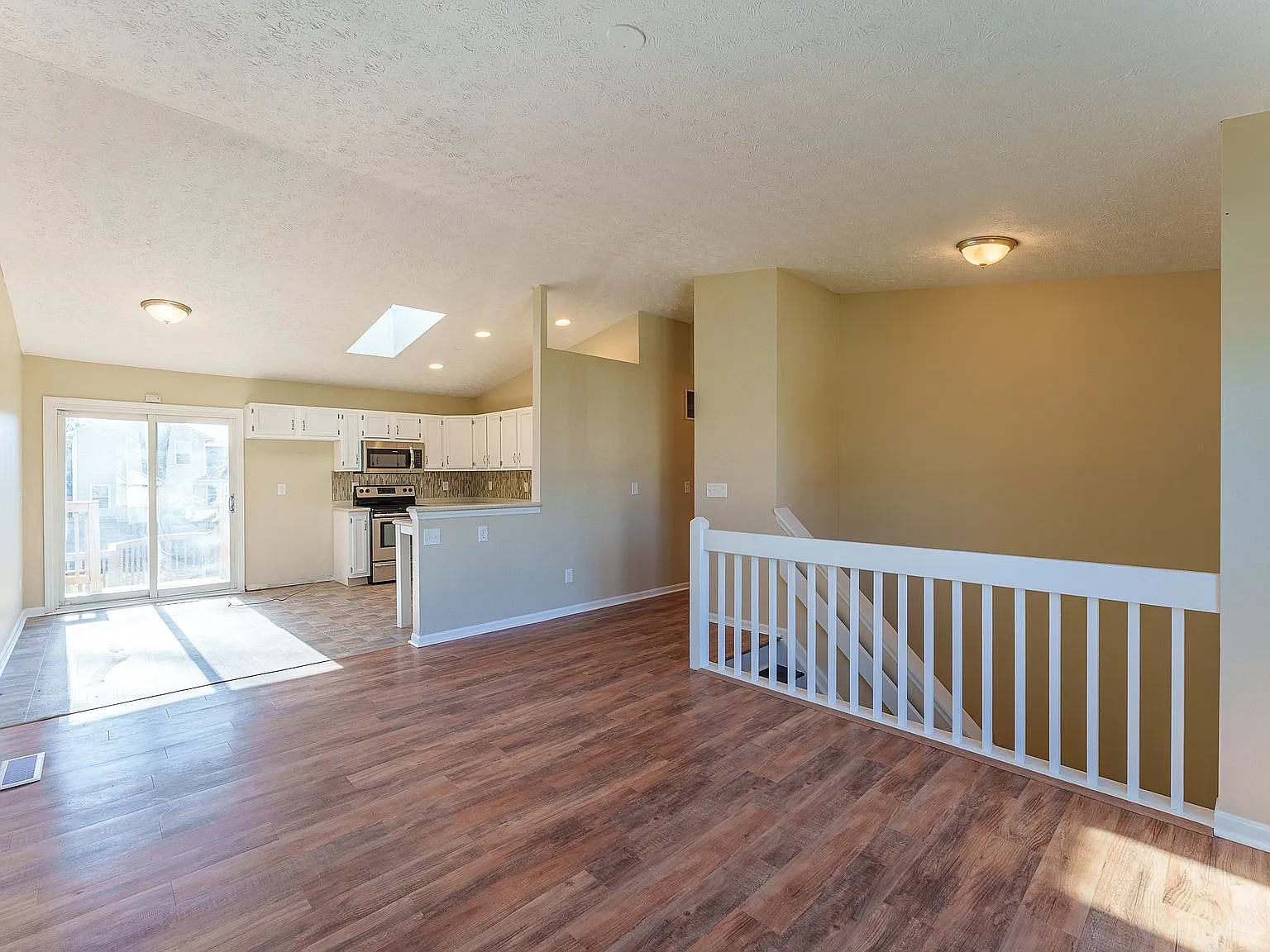 3 bed, 2.5 bath, 1520 sqft, $1,995 — Photo 4