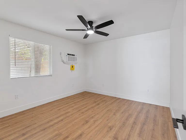 2044 S Forest Ave — Photo 11
