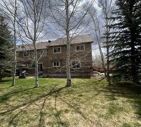 Back view of corner townhome