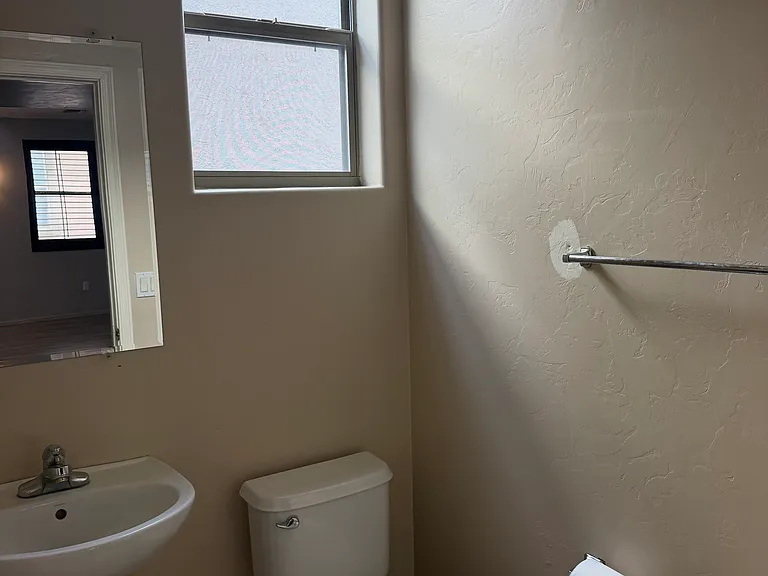 504 E Calle Escora — Photo 26
