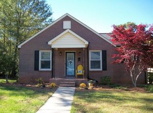 920 3rd St NW, Hickory, NC 28601