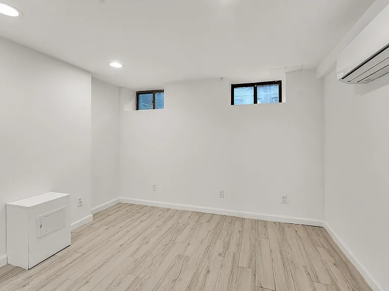 851 Hart St #1 — Photo 22